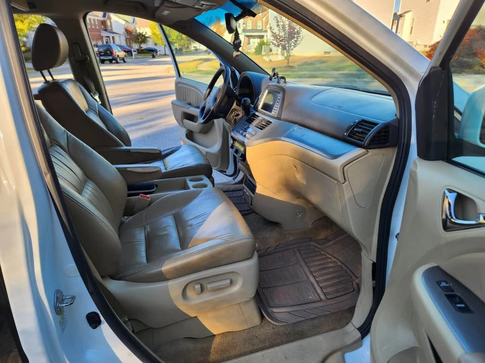 2010 Honda Odyssey - Image 8 of 19