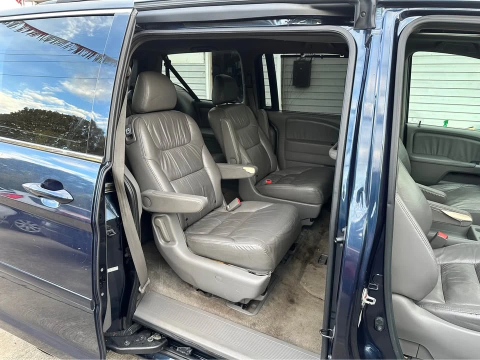 2010 Honda Odyssey - Image 18 of 20