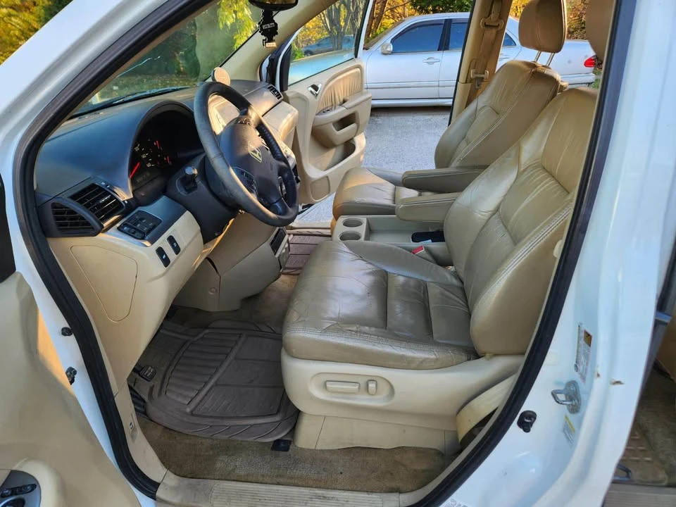 2010 Honda Odyssey - Image 10 of 19