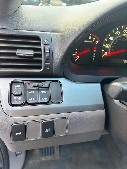 2010 Honda Odyssey - Image 10 of 20
