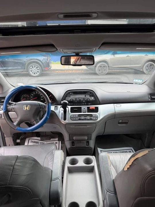 2010 Honda Odyssey - Image 8 of 16