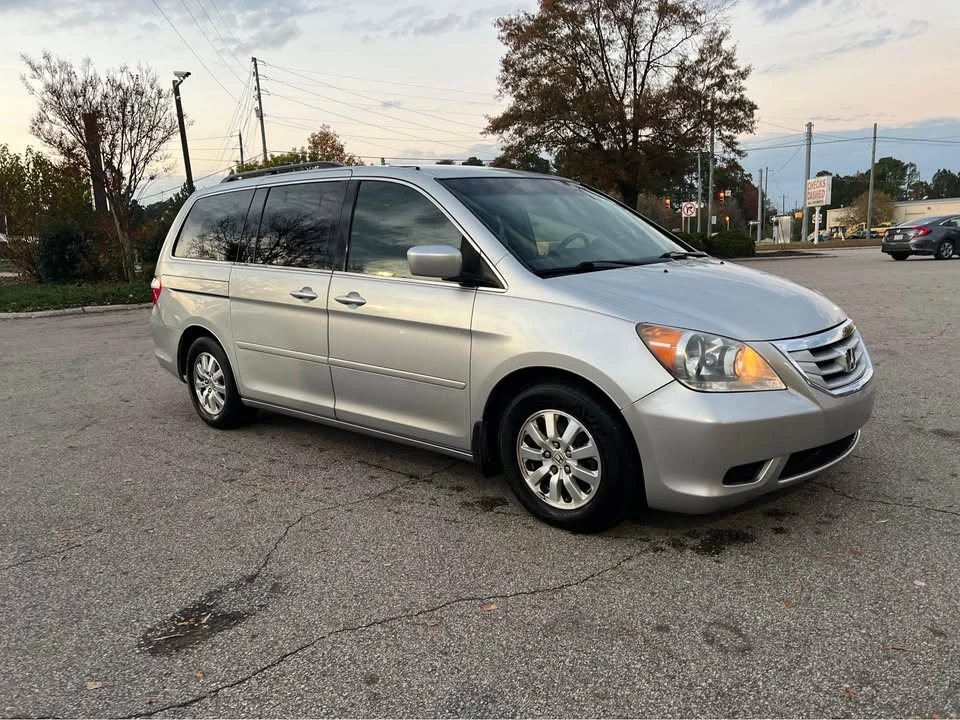 2010 Honda Odyssey - Image 2 of 7