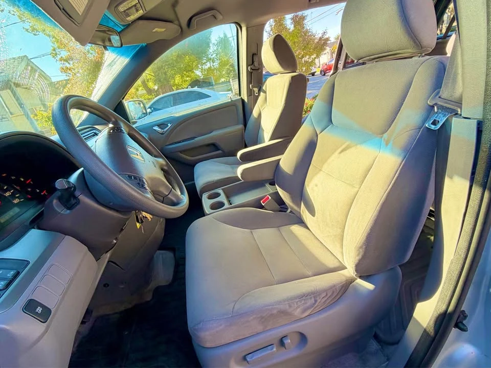 2010 Honda Odyssey - Image 6 of 11