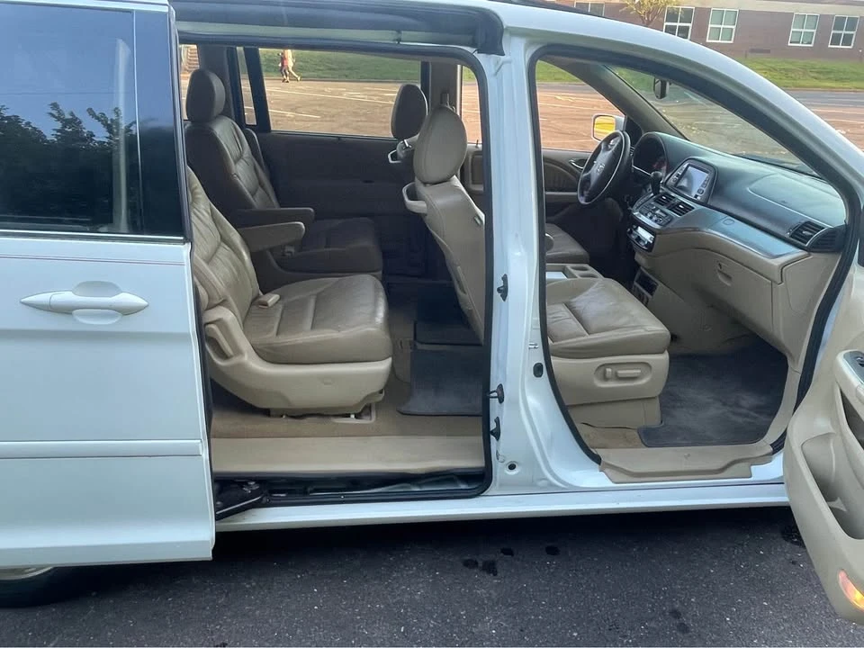 2010 Honda Odyssey - Image 19 of 20