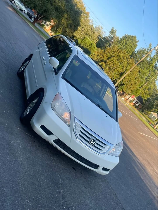 2010 Honda Odyssey - Image 2 of 20