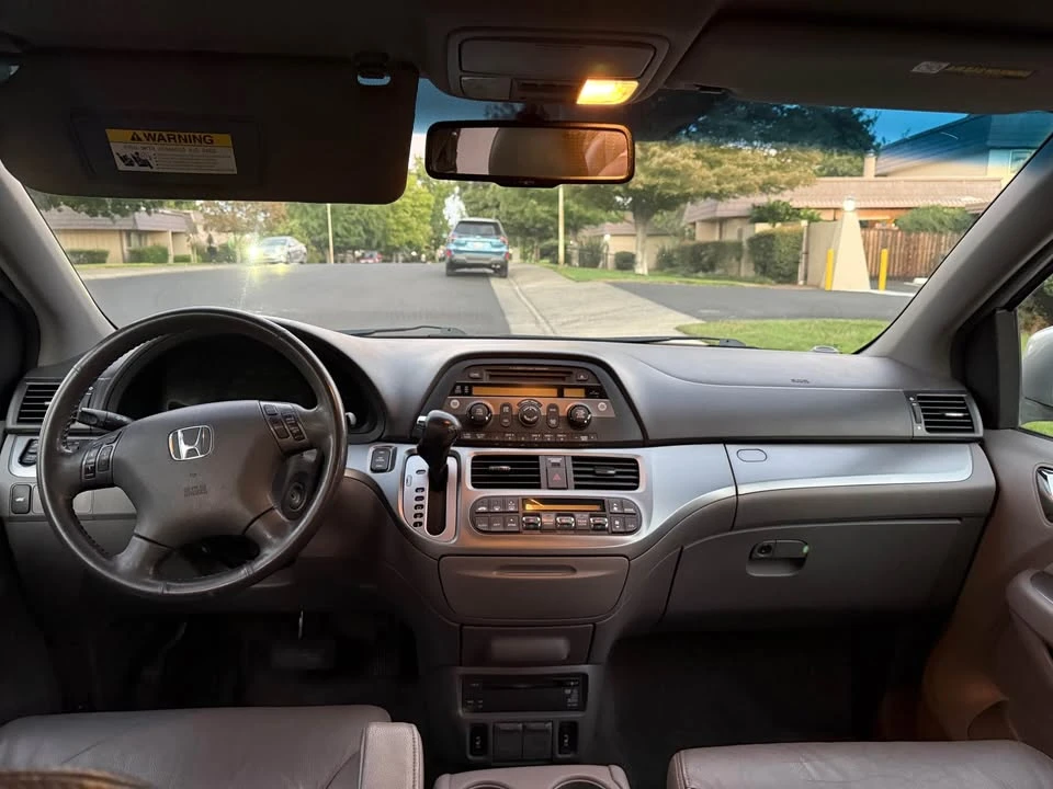 2010 Honda Odyssey - Image 16 of 18