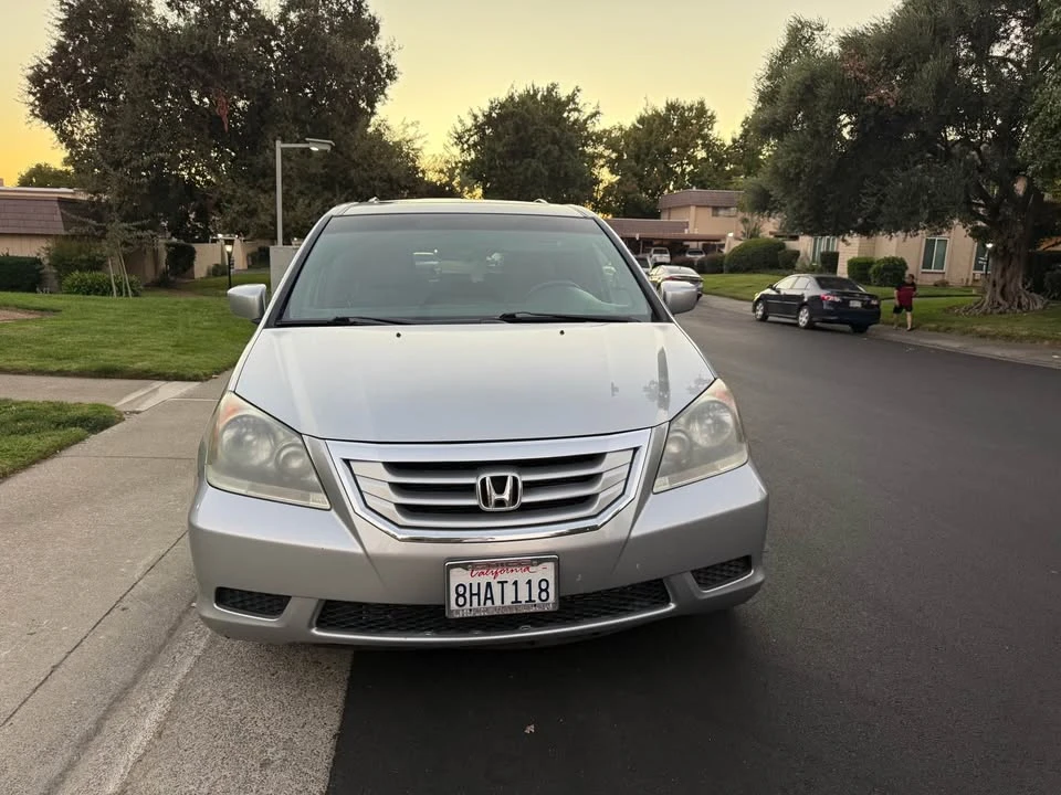 2010 Honda Odyssey - Image 2 of 18