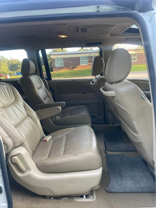 2010 Honda Odyssey - Image 15 of 20