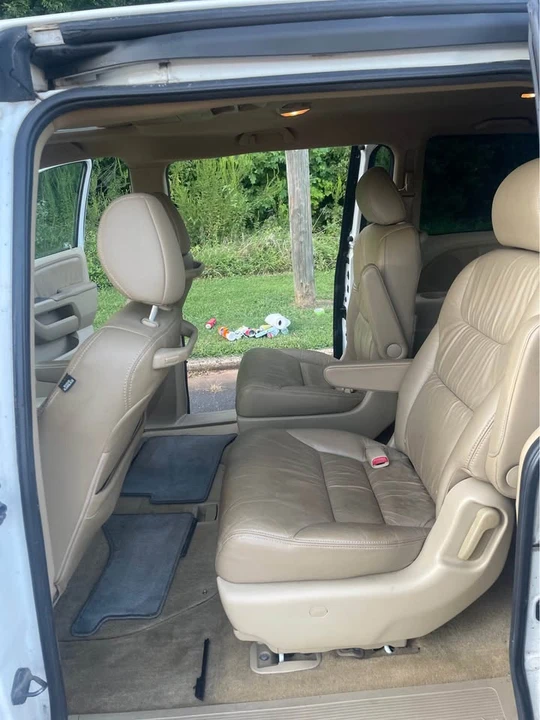 2010 Honda Odyssey - Image 11 of 20
