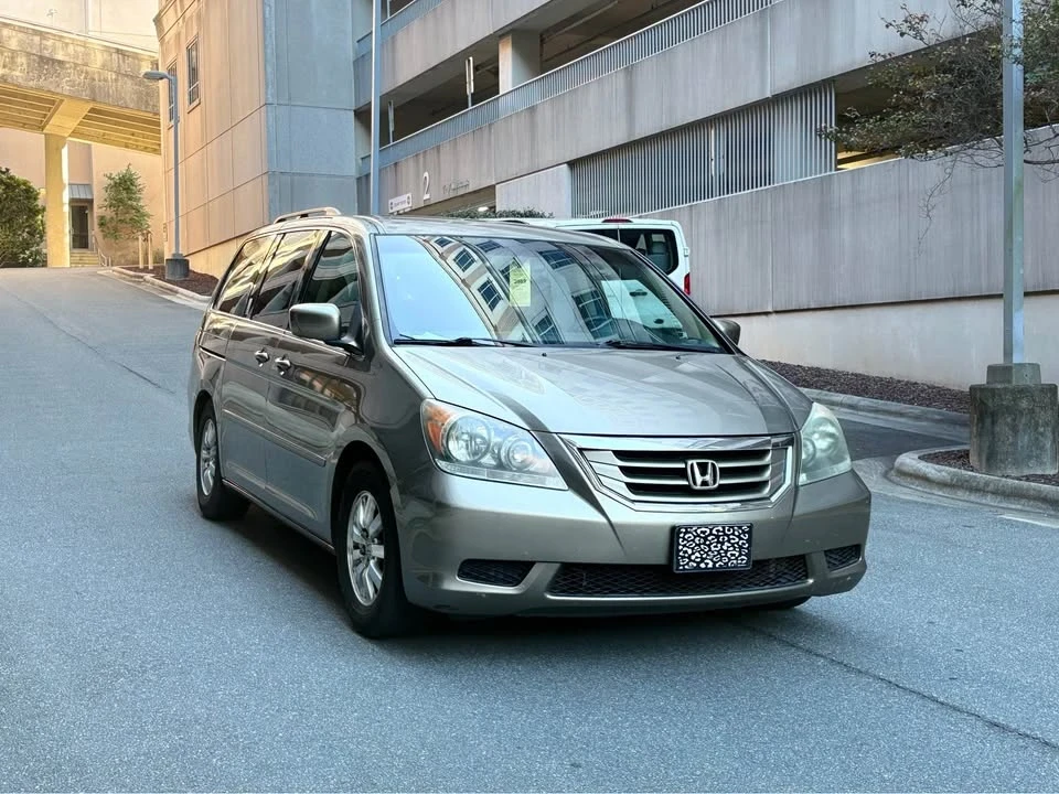 2010 Honda Odyssey - Image 3 of 10