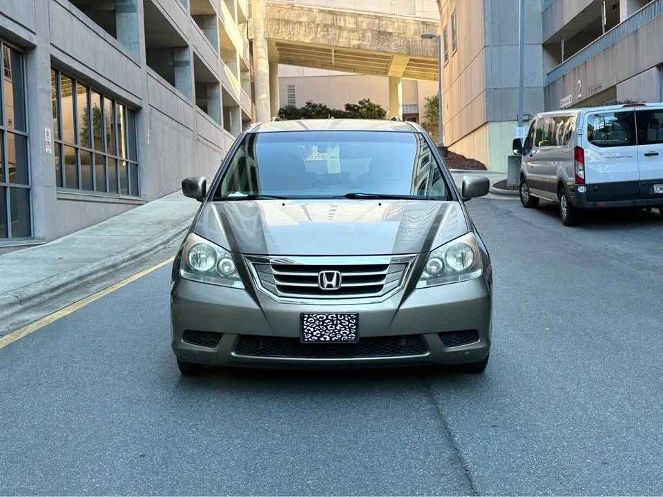 2010 Honda Odyssey - Image 2 of 10