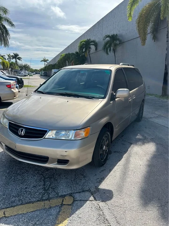 2010 Honda Odyssey - Image 2 of 7