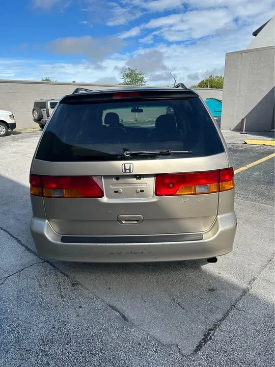 2010 Honda Odyssey - Image 3 of 7
