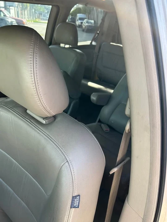 2010 Honda Odyssey - Image 6 of 7