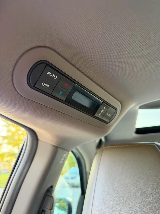 2010 Honda Odyssey - Image 15 of 20