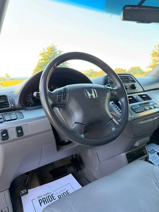 2010 Honda Odyssey - Image 10 of 20