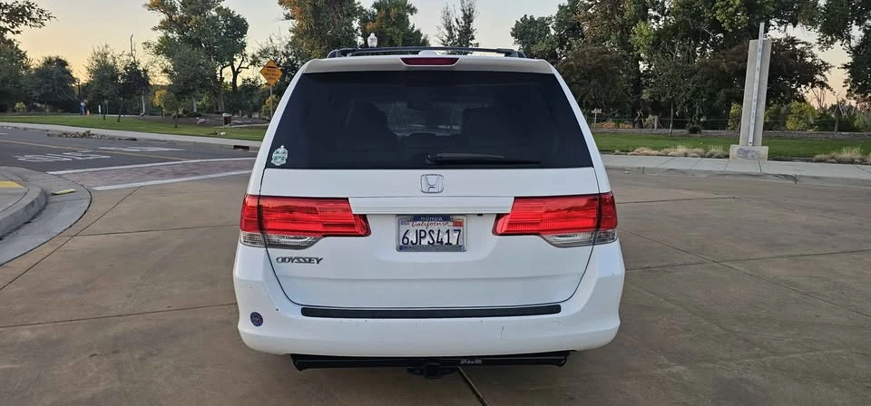 2010 Honda Odyssey - Image 2 of 15