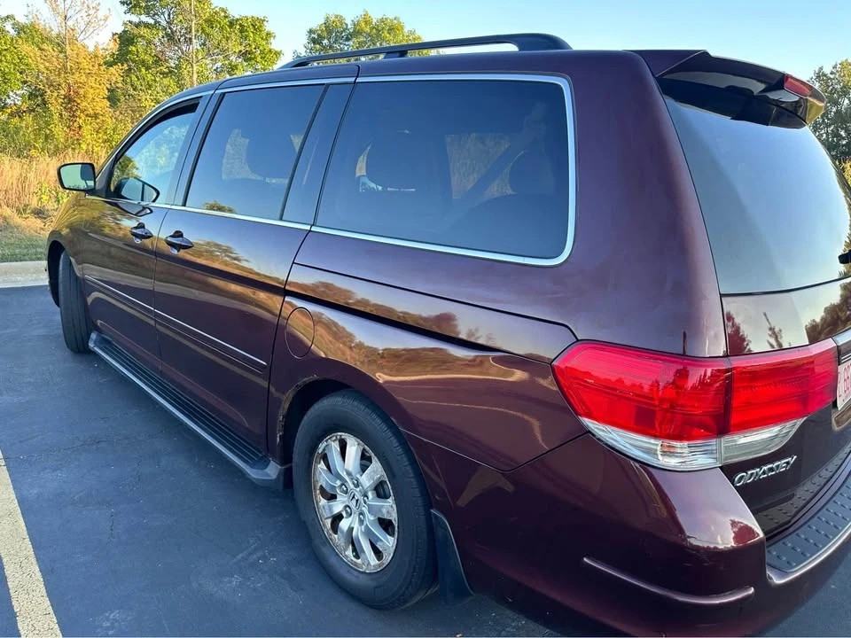 2010 Honda Odyssey - Image 3 of 15