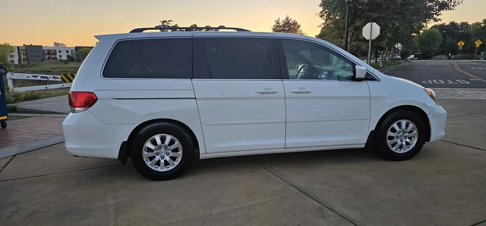 2010 Honda Odyssey - Image 8 of 15