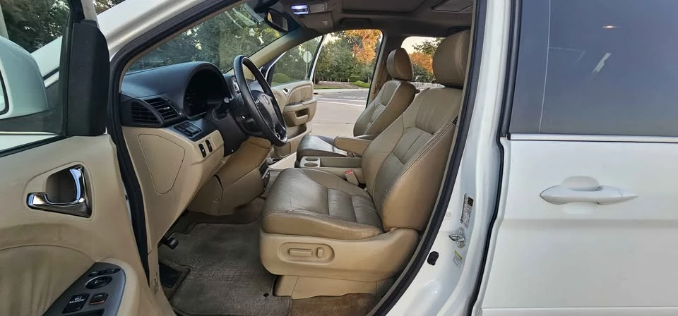 2010 Honda Odyssey - Image 10 of 15