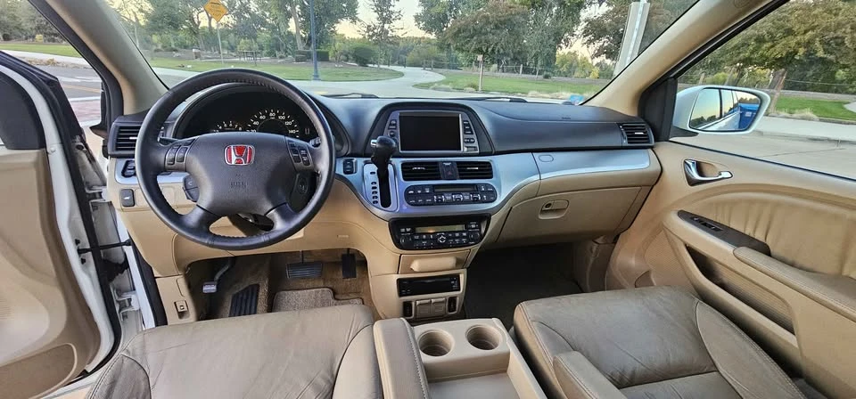 2010 Honda Odyssey - Image 14 of 15