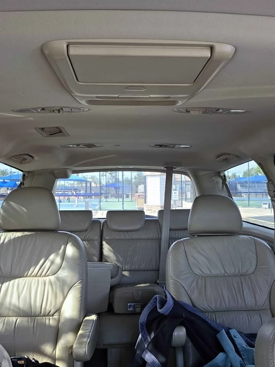 2010 Honda Odyssey - Image 6 of 8