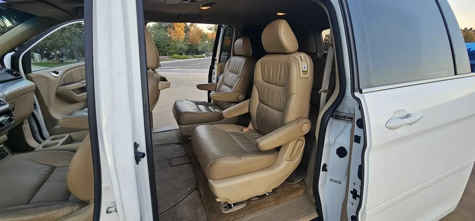 2010 Honda Odyssey - Image 11 of 15
