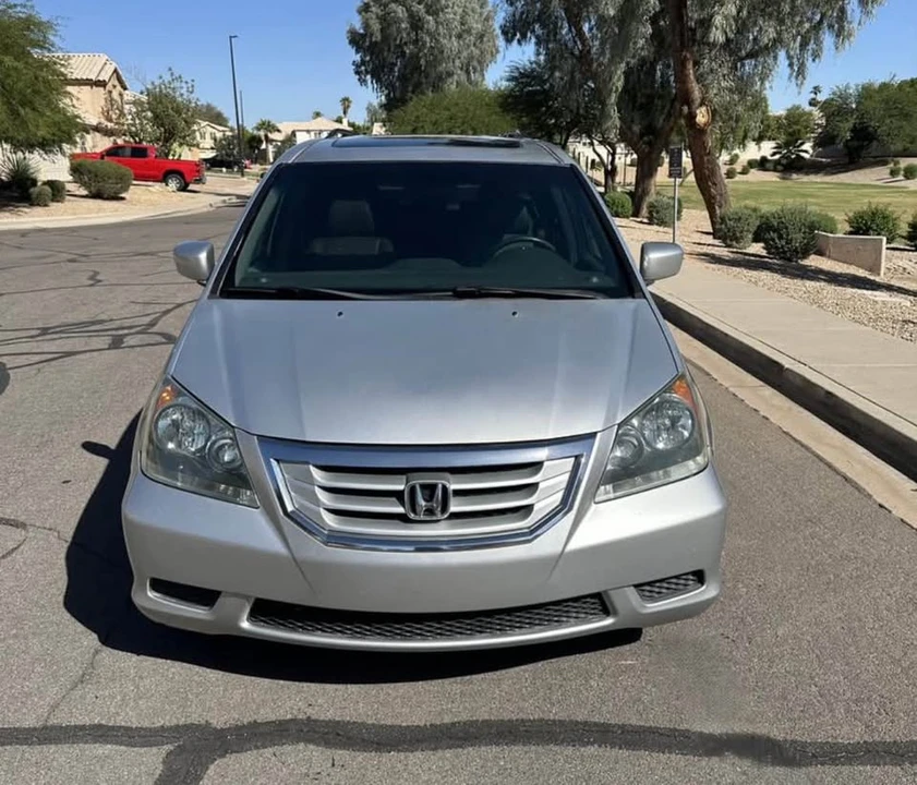 2010 Honda Odyssey - Image 2 of 14