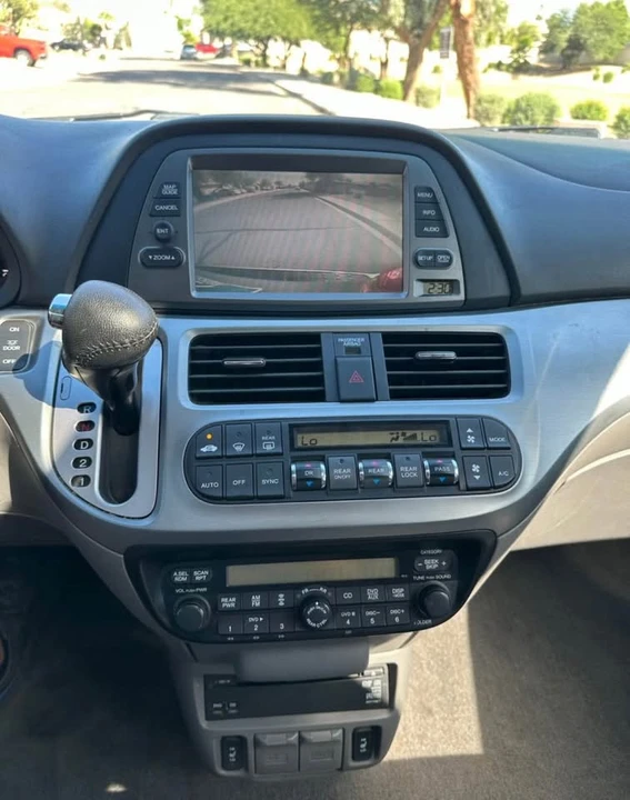 2010 Honda Odyssey - Image 11 of 14
