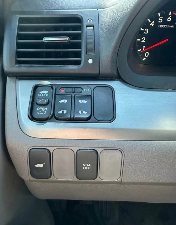 2010 Honda Odyssey - Image 14 of 14