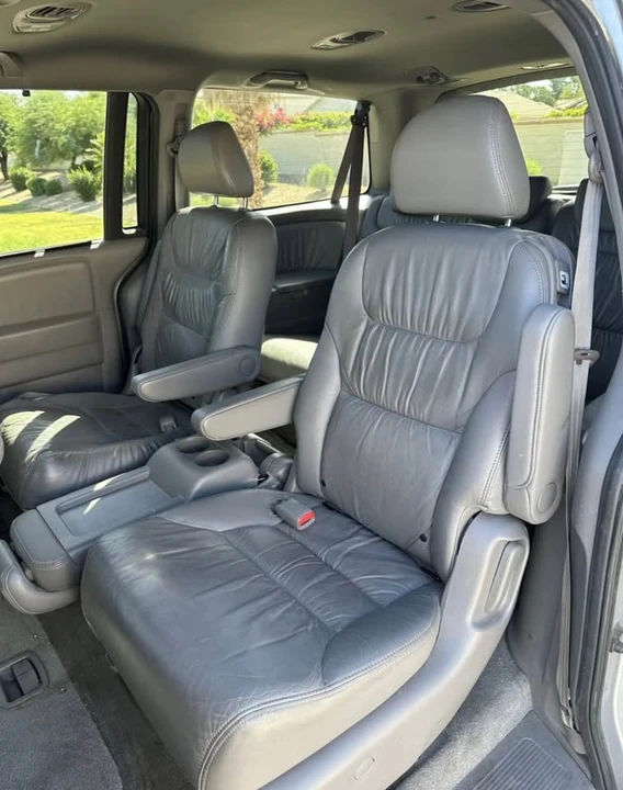 2010 Honda Odyssey - Image 8 of 14