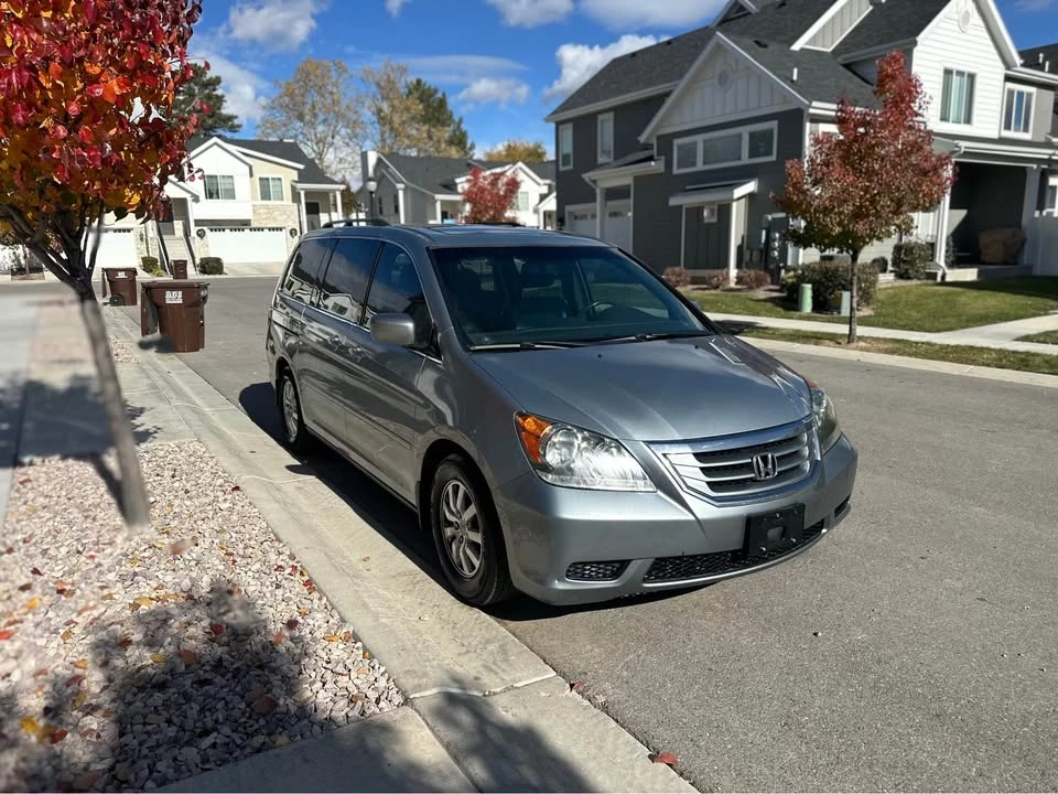 2010 Honda Odyssey - Image 2 of 7