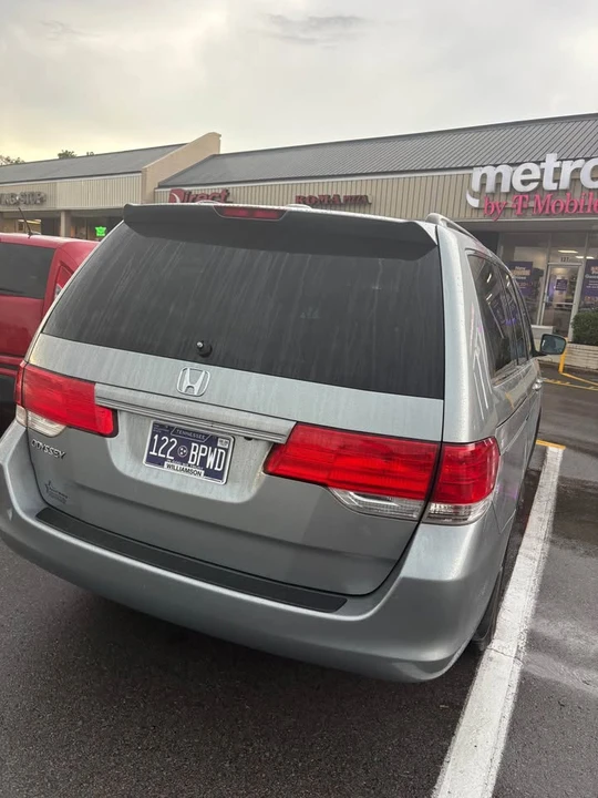 2010 Honda Odyssey - Image 2 of 10