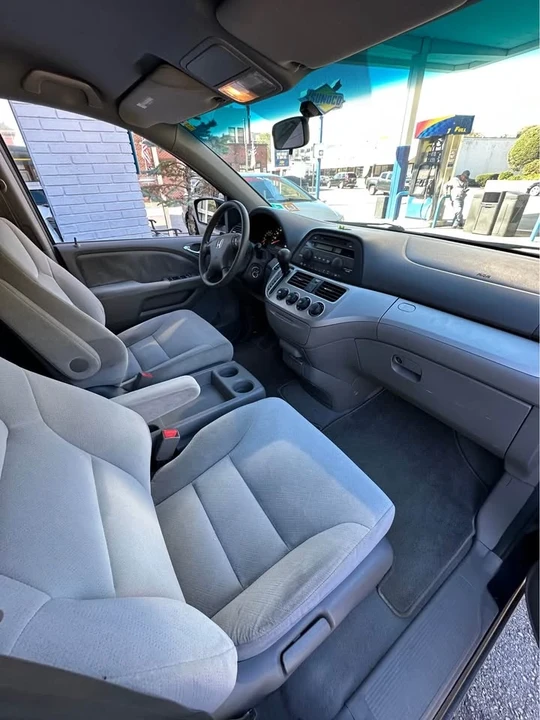 2010 Honda Odyssey - Image 11 of 15