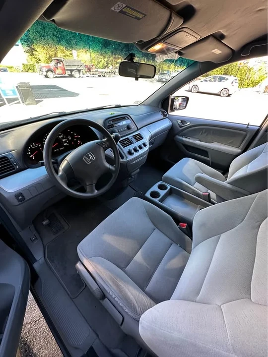 2010 Honda Odyssey - Image 10 of 15