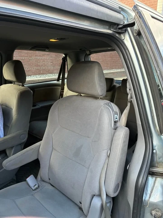 2010 Honda Odyssey - Image 2 of 8