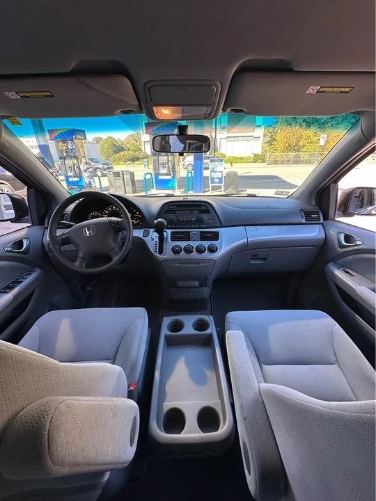 2010 Honda Odyssey - Image 9 of 15