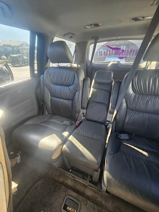 2010 Honda Odyssey - Image 12 of 19