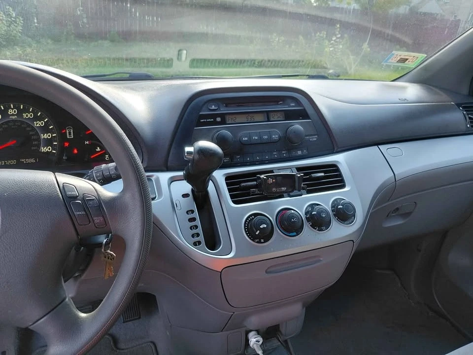 2010 Honda Odyssey - Image 2 of 10