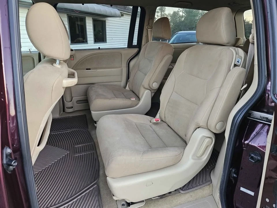 2010 Honda Odyssey - Image 16 of 20