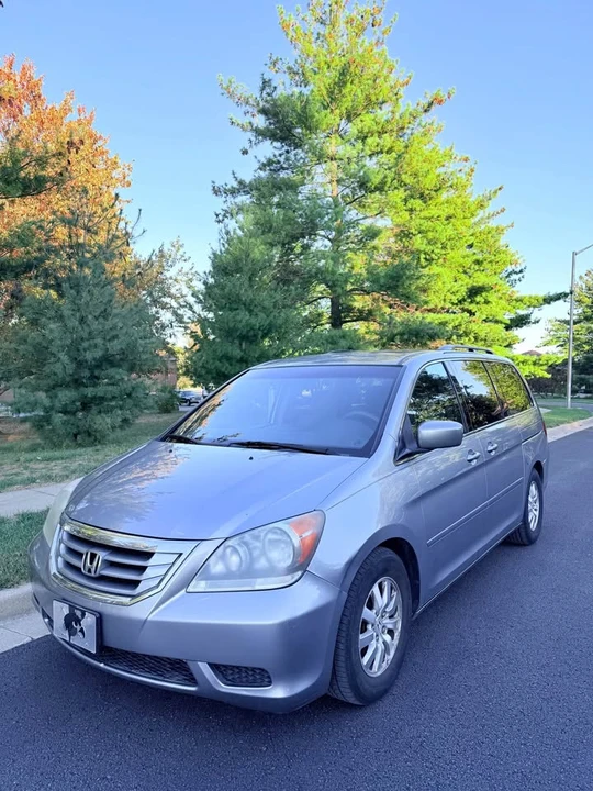 2010 Honda Odyssey - Image 2 of 11
