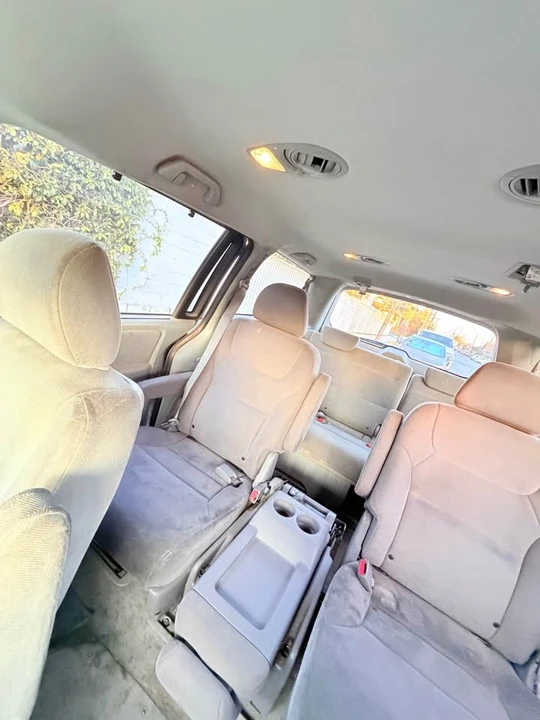 2010 Honda Odyssey - Image 10 of 12