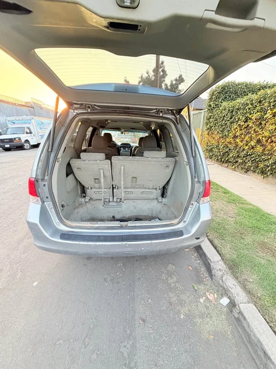 2010 Honda Odyssey - Image 11 of 12