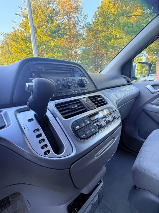 2010 Honda Odyssey - Image 6 of 11