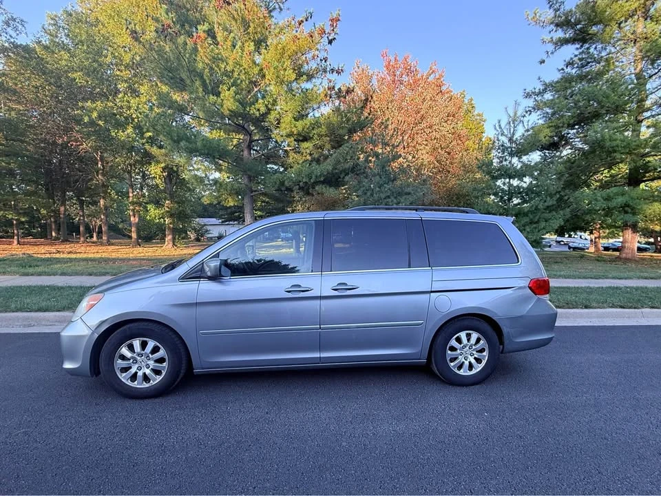 2010 Honda Odyssey - Image 4 of 11