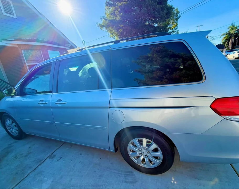 2010 Honda Odyssey - Image 3 of 11
