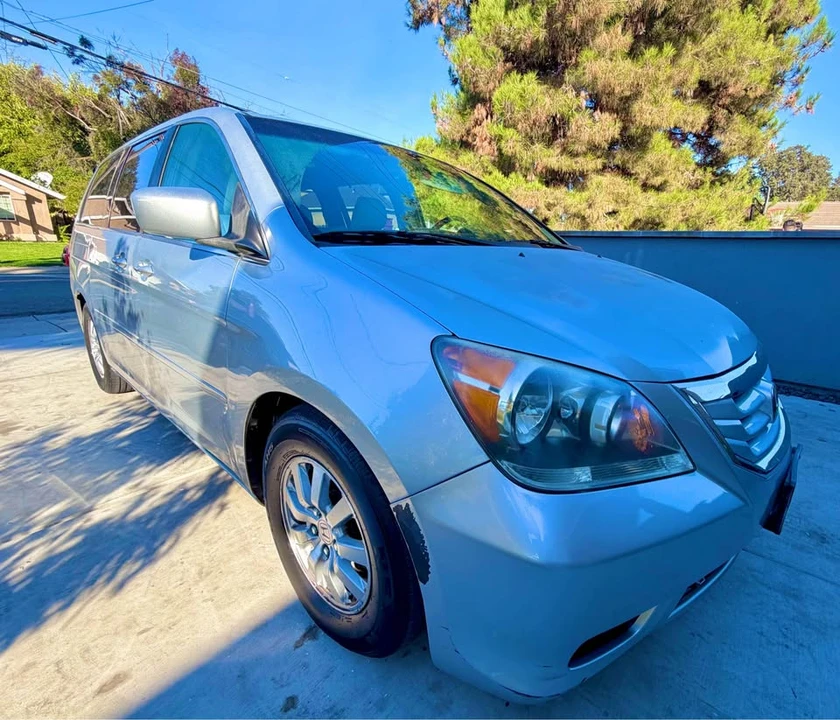 2010 Honda Odyssey - Image 2 of 11