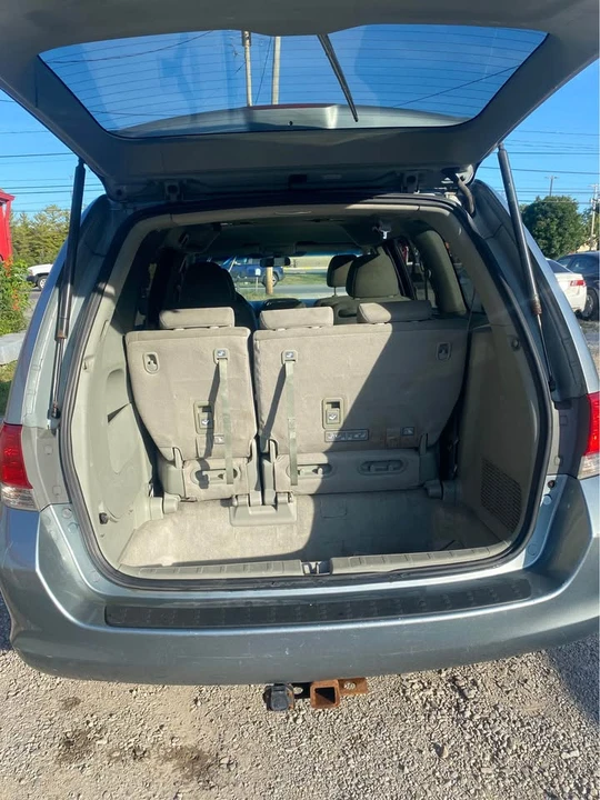 2010 Honda Odyssey - Image 10 of 15
