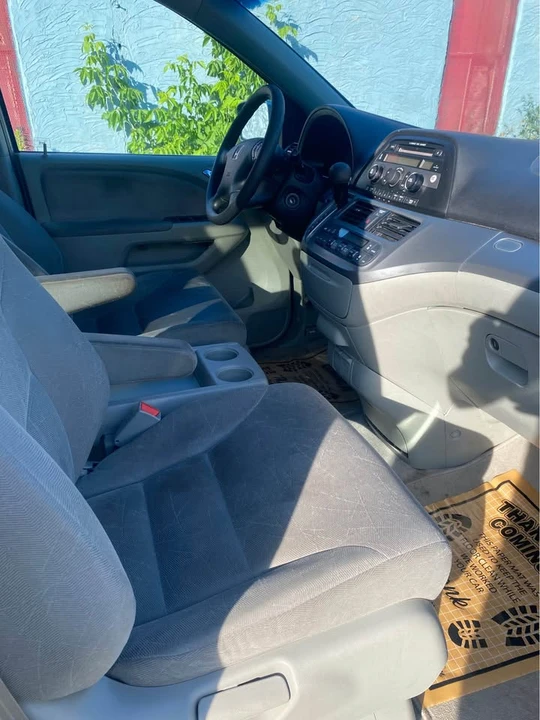2010 Honda Odyssey - Image 11 of 15