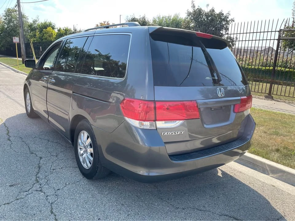 2010 Honda Odyssey - Image 2 of 9